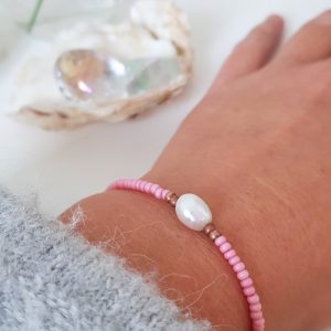 pinky pearl bracelet *sold*